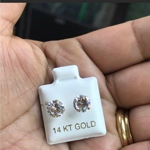 COPY - 14k Yellow Gold 7mm White Round Cut cuz with screw back